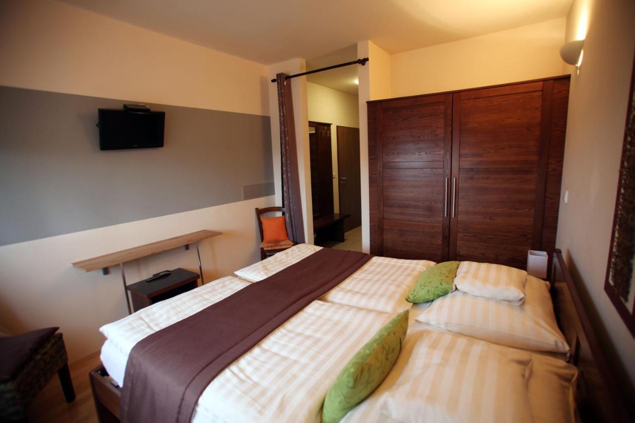 Landhaus Klambauer Ferienapartments Thermennaehe St Martins Therme Frauenkirchen Dış mekan fotoğraf